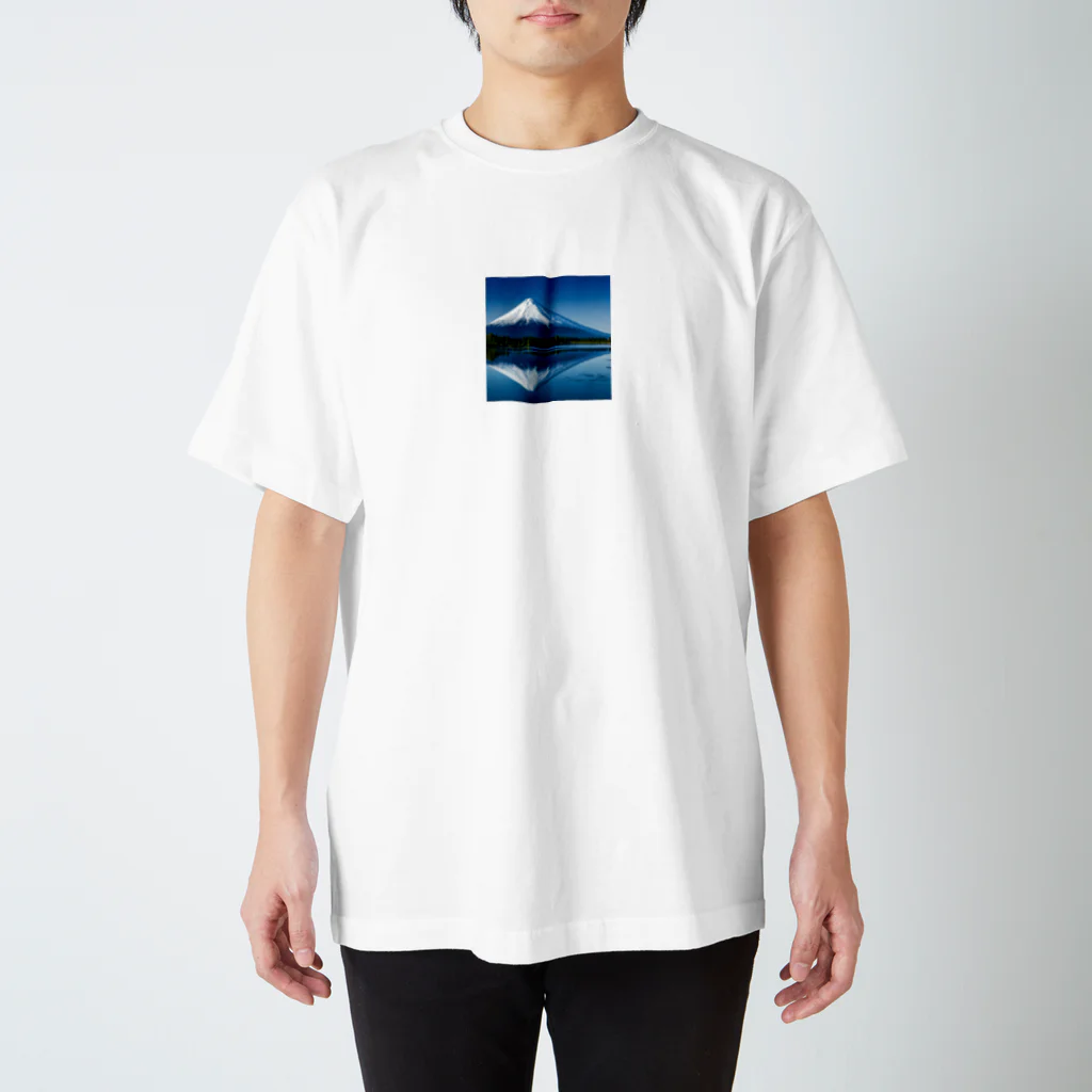 YASU1の湖に反射する富士山 スタンダードTシャツ