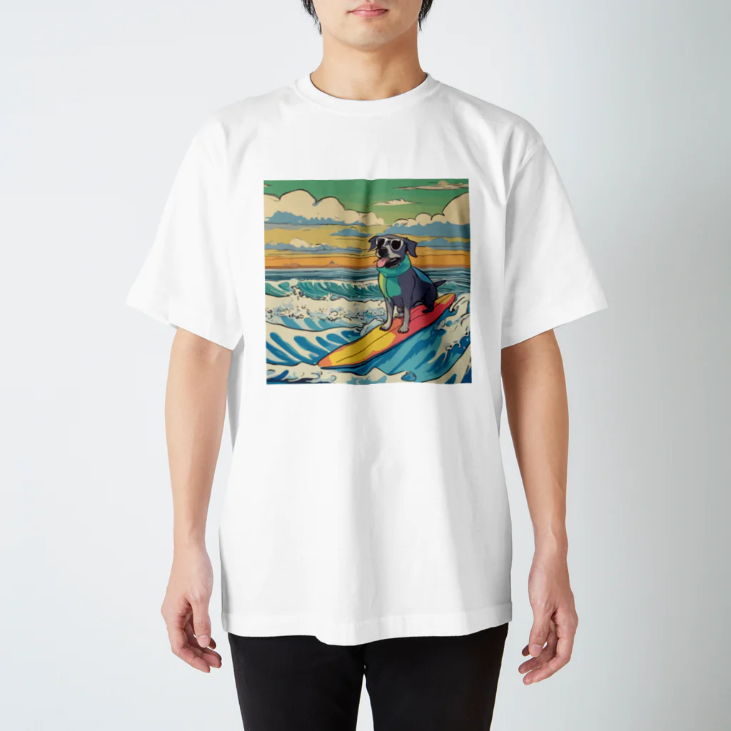 サングラス犬 sunglasses dogs【 monographic 】のsebastian-surfing（サーフィンに乗るセバスチャン） スタンダードTシャツ