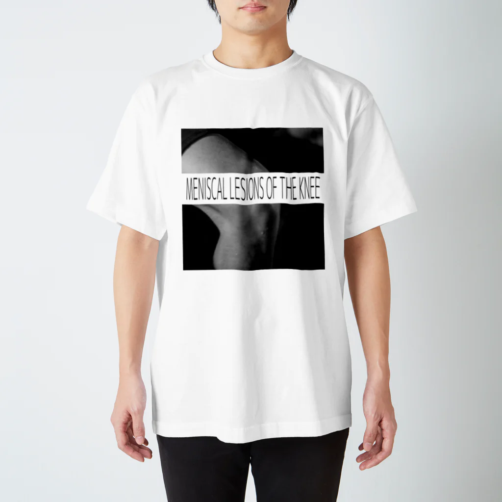 秋葉原医科大学売店の半月板損傷（meniscal lesions of the knee）の英語版です Regular Fit T-Shirt