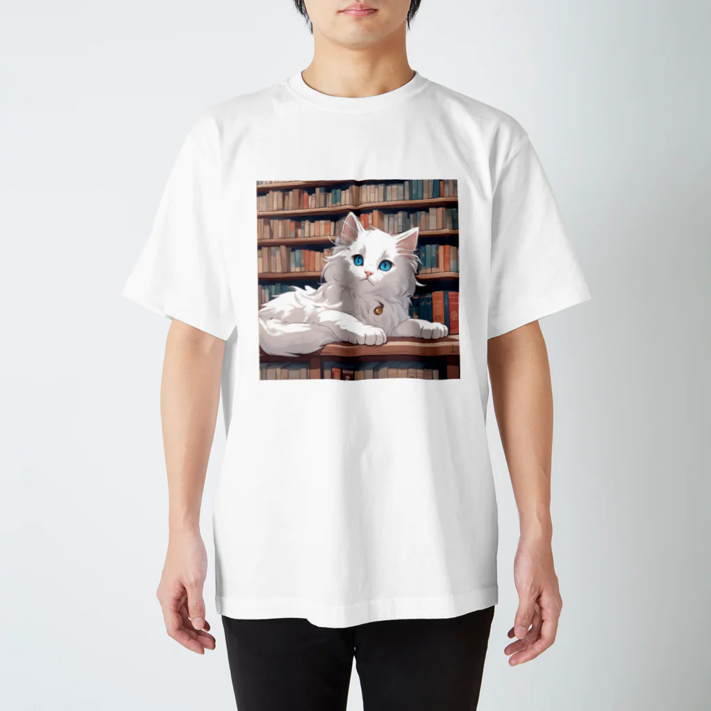 yoiyononakaの図書室の番猫03 スタンダードTシャツ