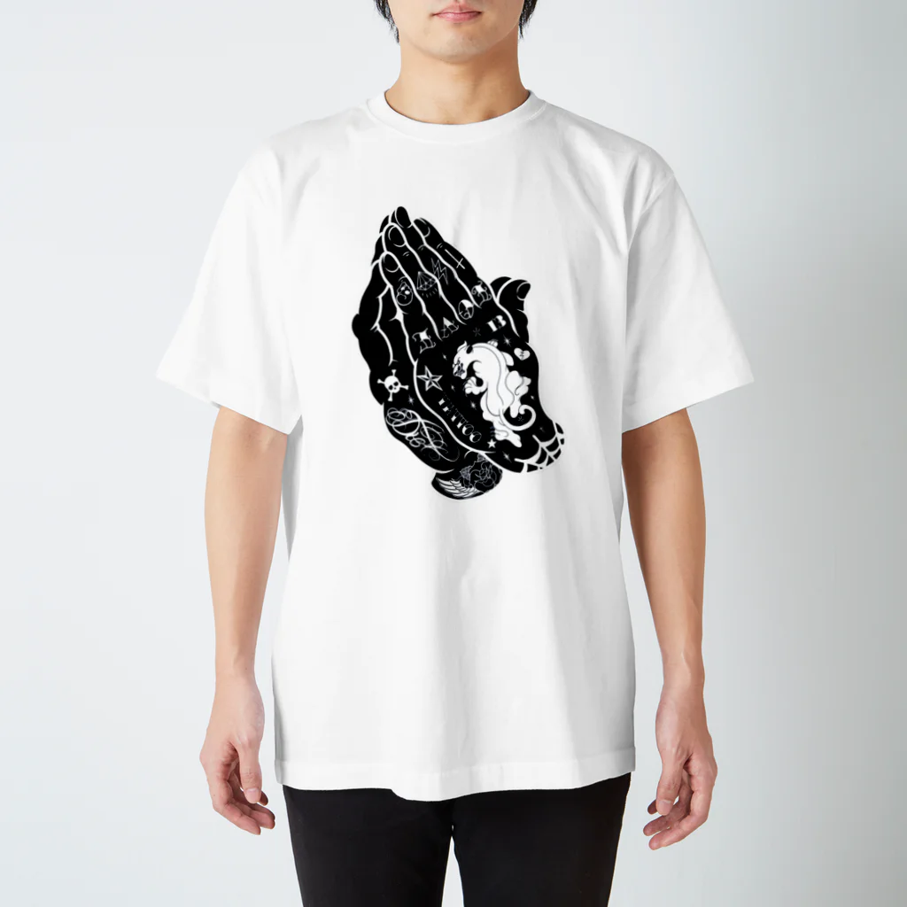 Demon Lord 9 tailsの『PRAYING BLACK HANDS』 Regular Fit T-Shirt