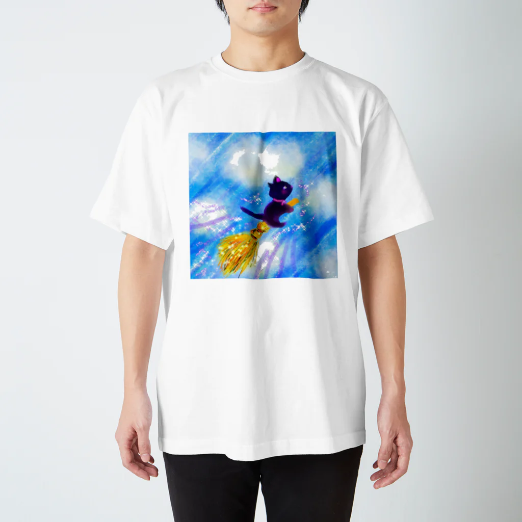 nijiirosorausagiの空飛ぶ黒猫  お話の世界  【虹色空うさぎ】 Regular Fit T-Shirt