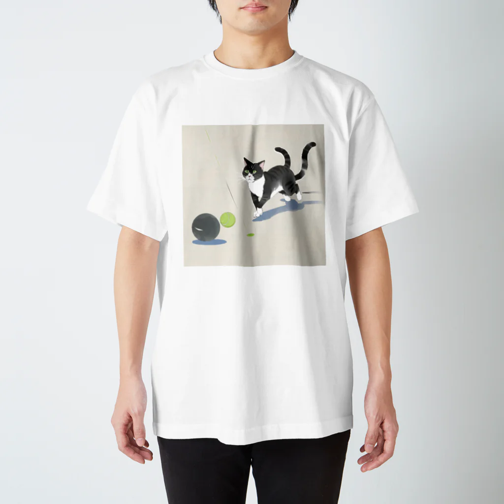 renkanのおもちゃで遊ぶかわいい猫🐈 Regular Fit T-Shirt