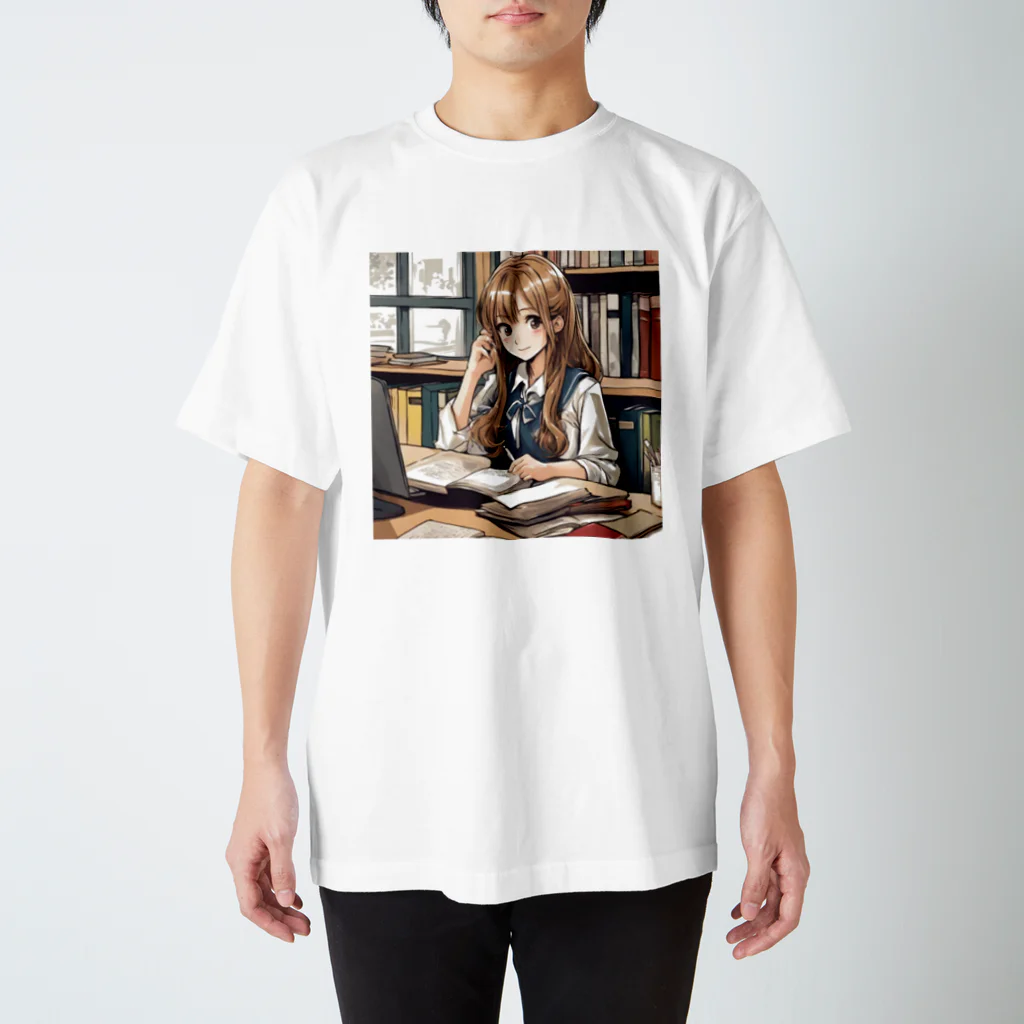 可愛いは正義！の文学少女　勉強する女子高生 Regular Fit T-Shirt