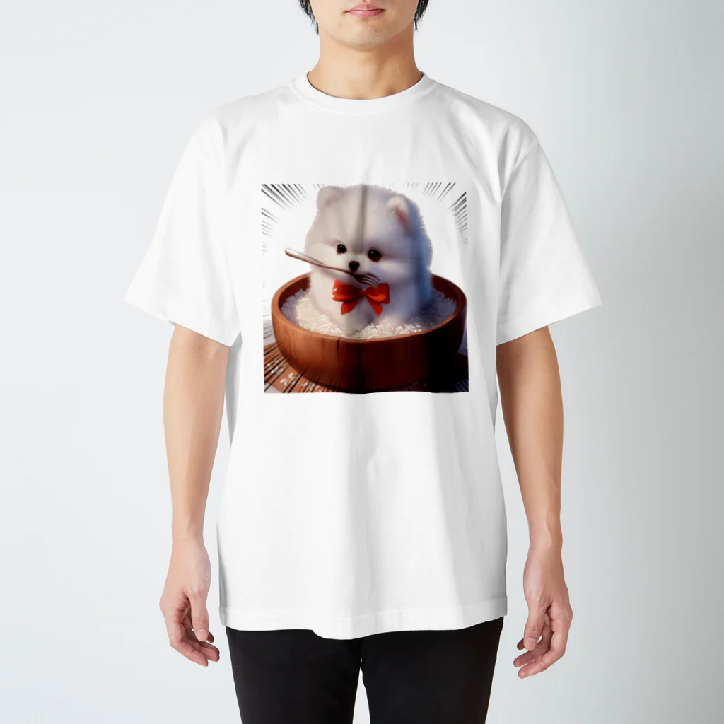 Pom-Dog'sのご飯に埋もれる白ポメ Regular Fit T-Shirt
