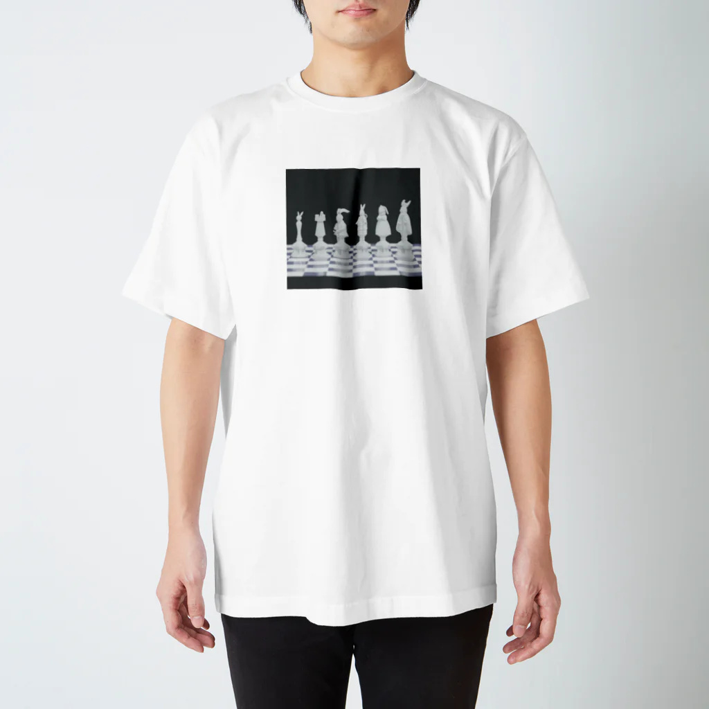 鬼鞍 ONIKURAのRabbit Chess Ⅱ white Regular Fit T-Shirt