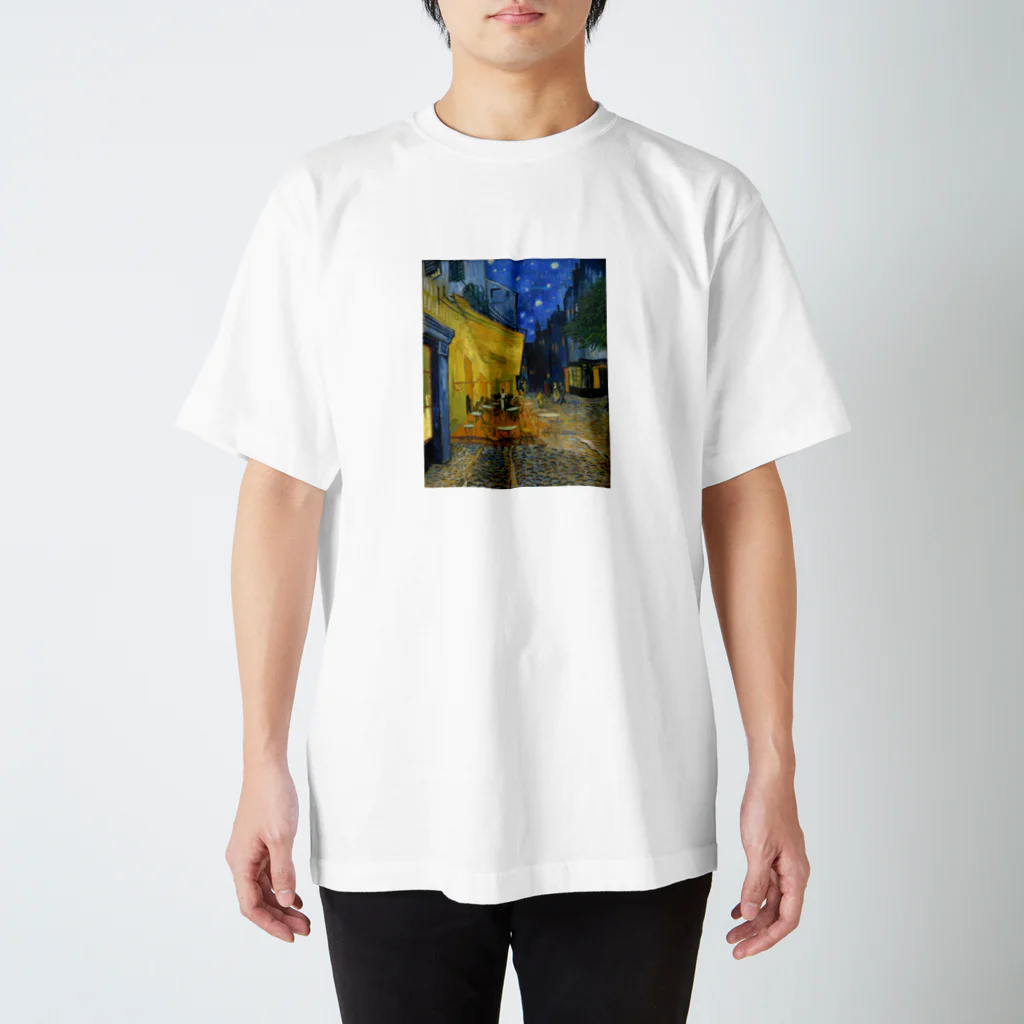 名画館のゴッホ「夜のカフェテラス」　フィンセント・ファン・ゴッホの絵画【名画】 スタンダードTシャツ