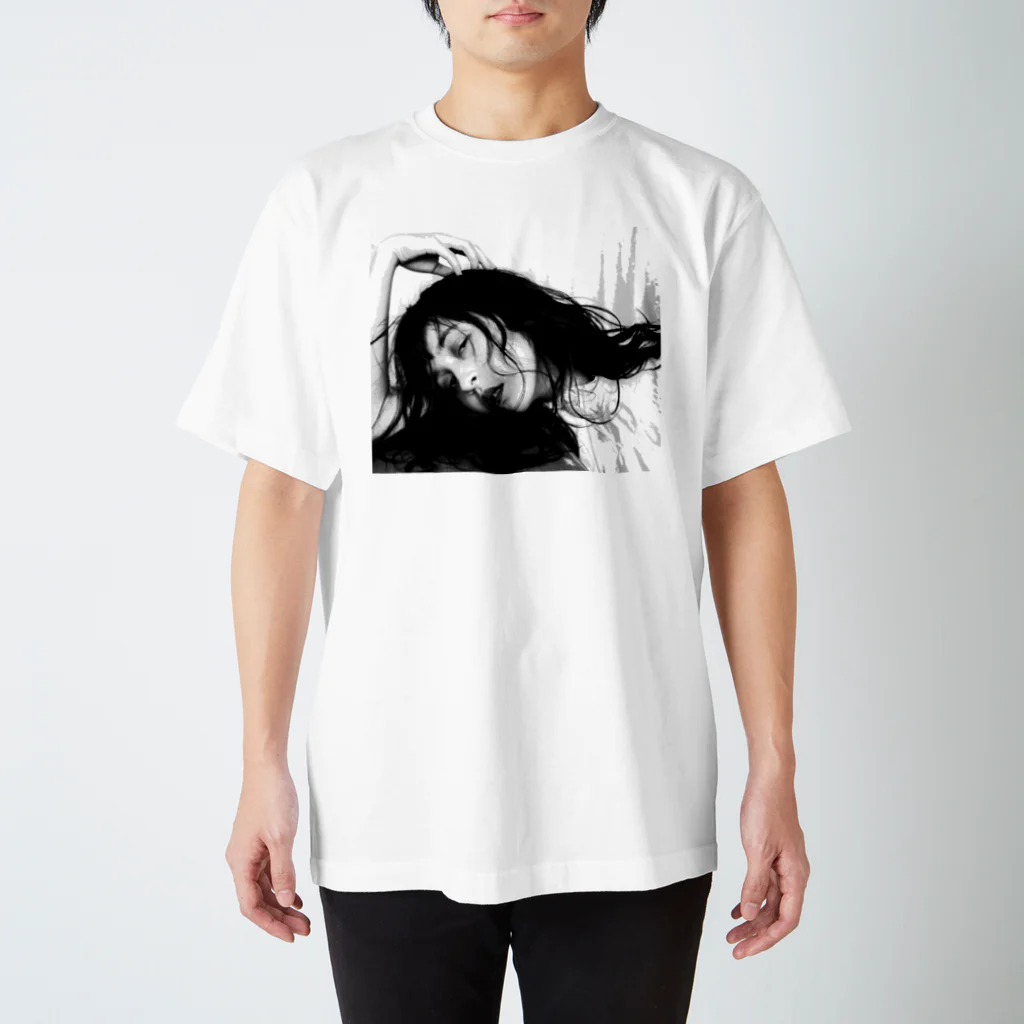 岡田希子公式グッズのモノトーンプリントTシャツ スタンダードTシャツ