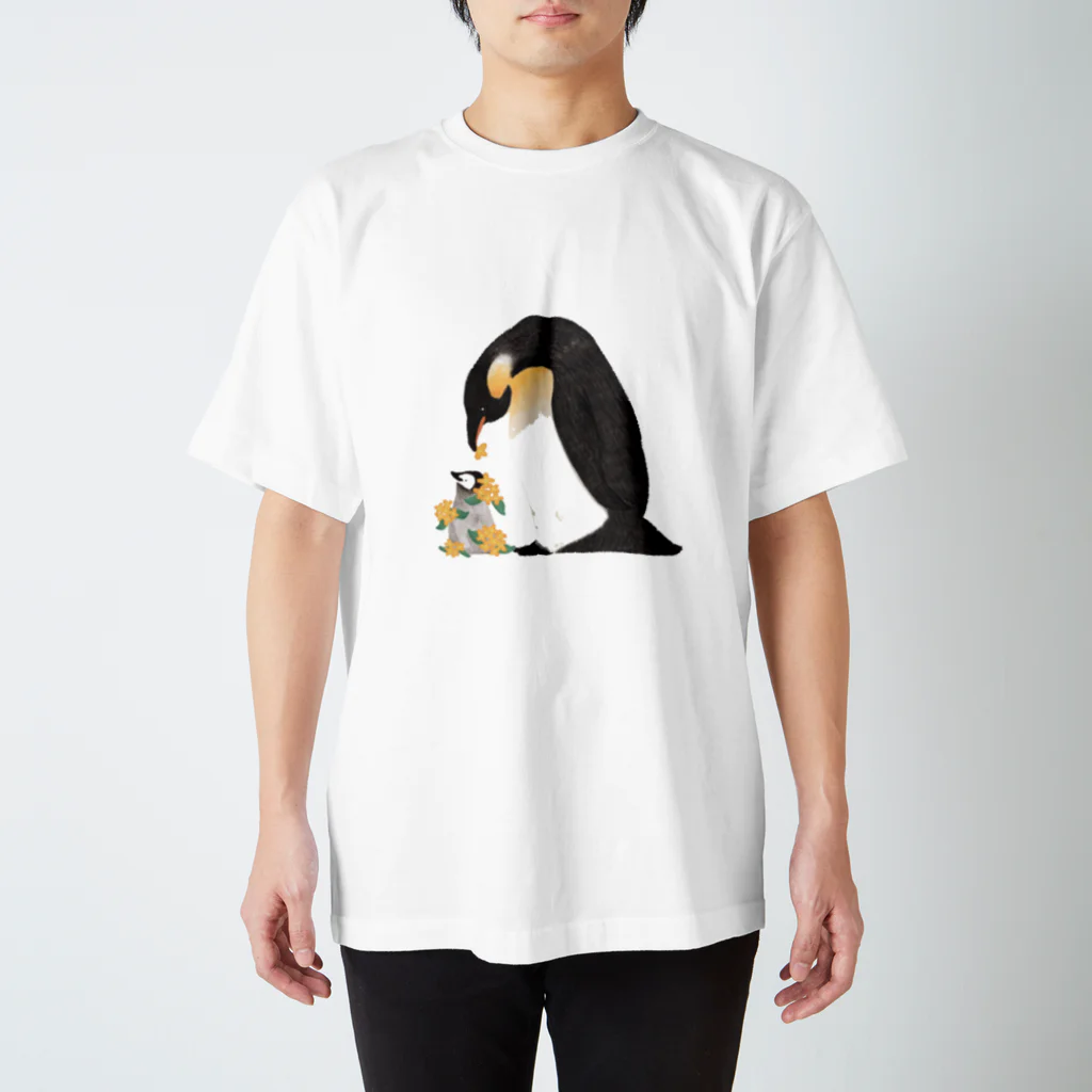 nagisa-ya(なぎさや) ペンギン雑貨のコウテイペンギンと金木犀 スタンダードTシャツ