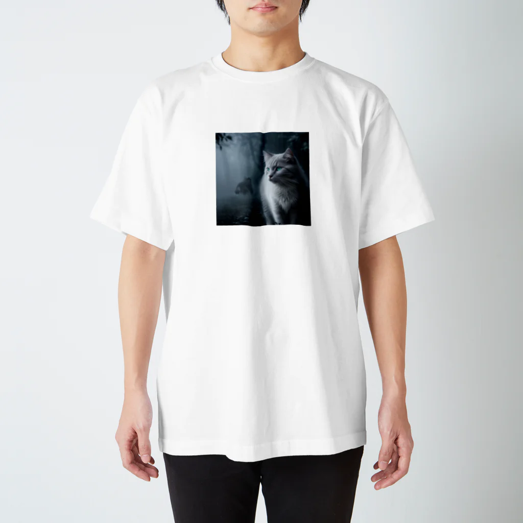 ZZRR12の「境界を見つめる猫の眼差し」 Regular Fit T-Shirt