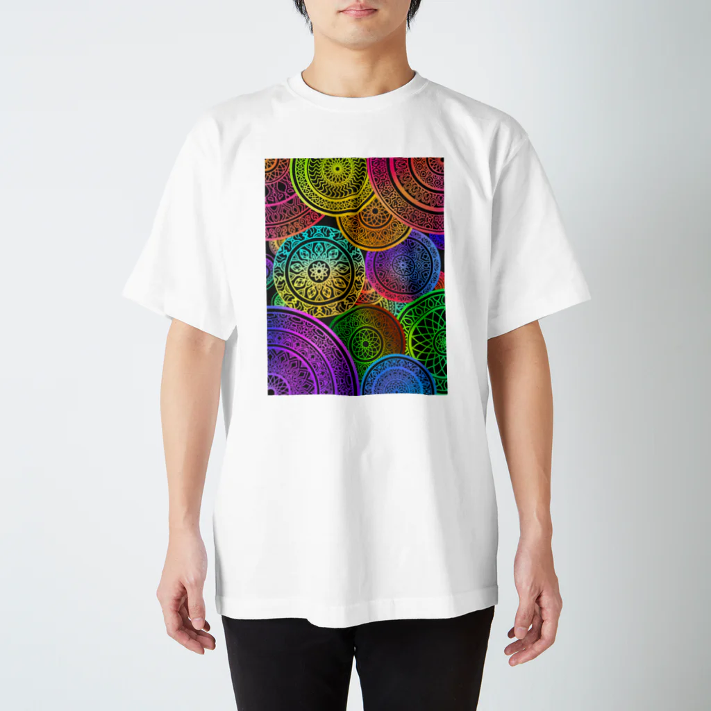 ルドラさんのアトリエのカラフル曼荼羅 スタンダードTシャツ