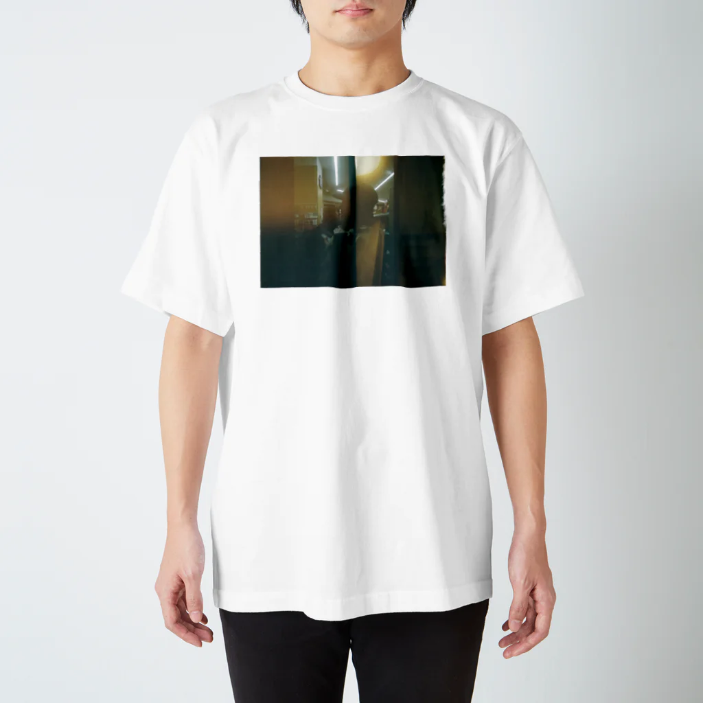 きりんのコンビニ Regular Fit T-Shirt