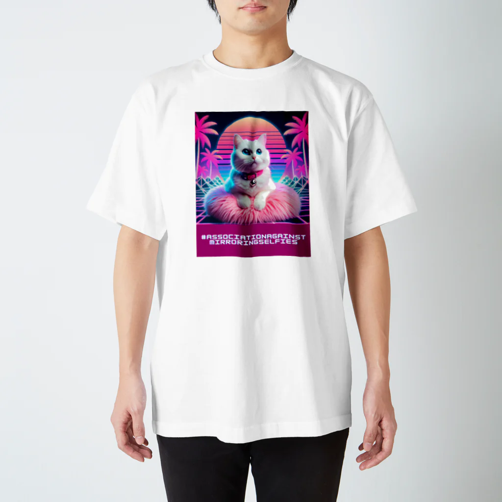 Association Against Mirroring SelfiesのSynthwave_cats Regular Fit T-Shirt