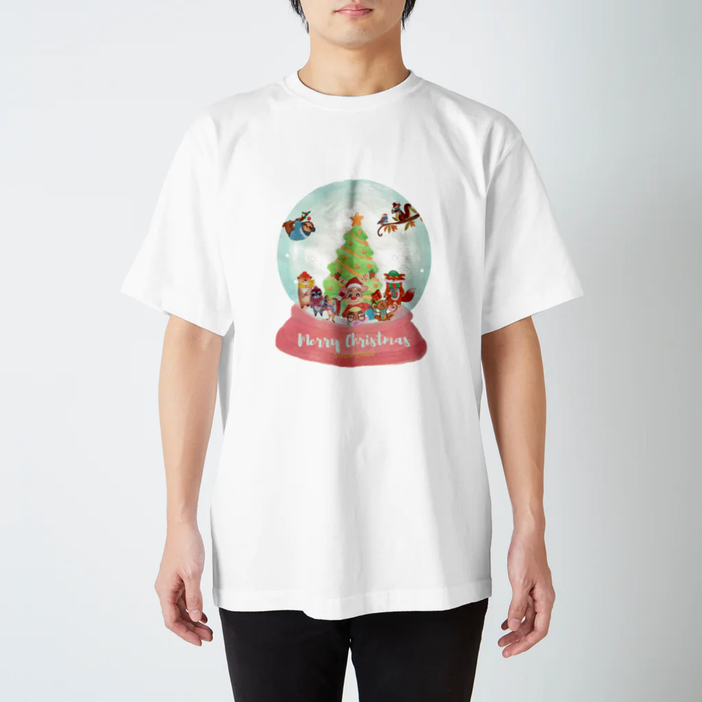 GLOBEのトナカイと愉快な動物たちのクリスマススノードーム Regular Fit T-Shirt