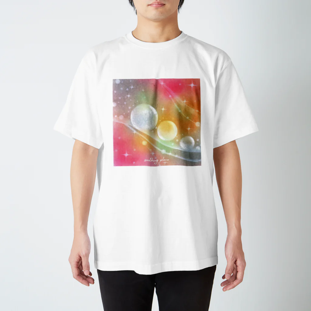 Soothingplaceのみんな仲良く Regular Fit T-Shirt