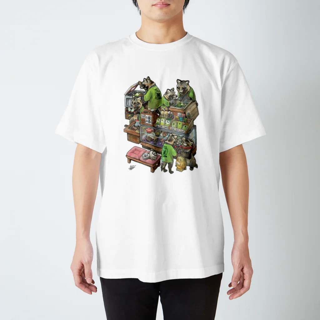 隣のジャングルのPlay store ホンドタヌキ Regular Fit T-Shirt