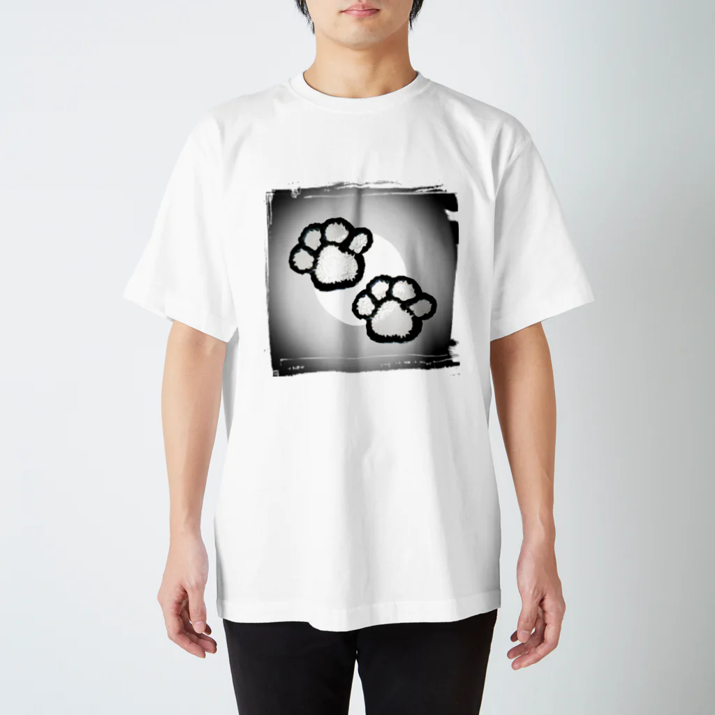 雨月-ugetu-の肉球love Regular Fit T-Shirt