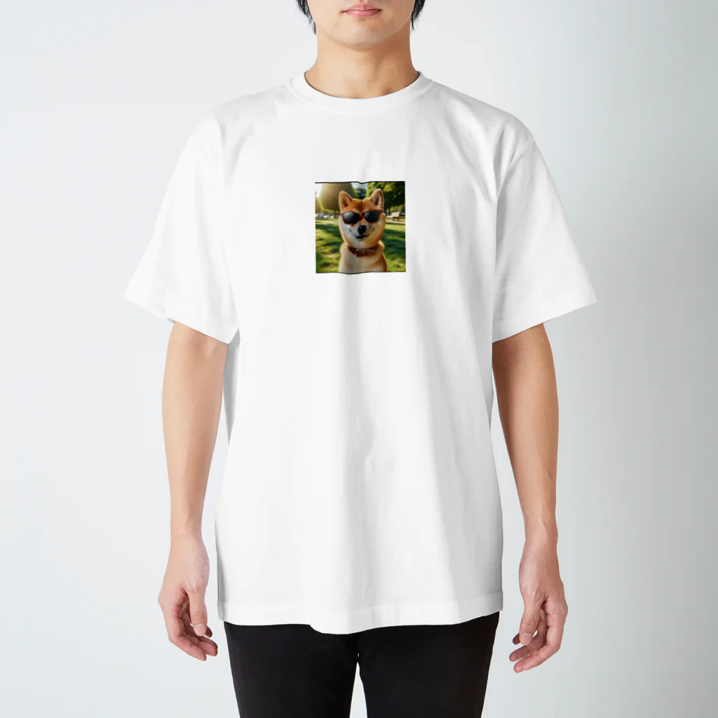 Uターン柴のグラサン柴 Regular Fit T-Shirt