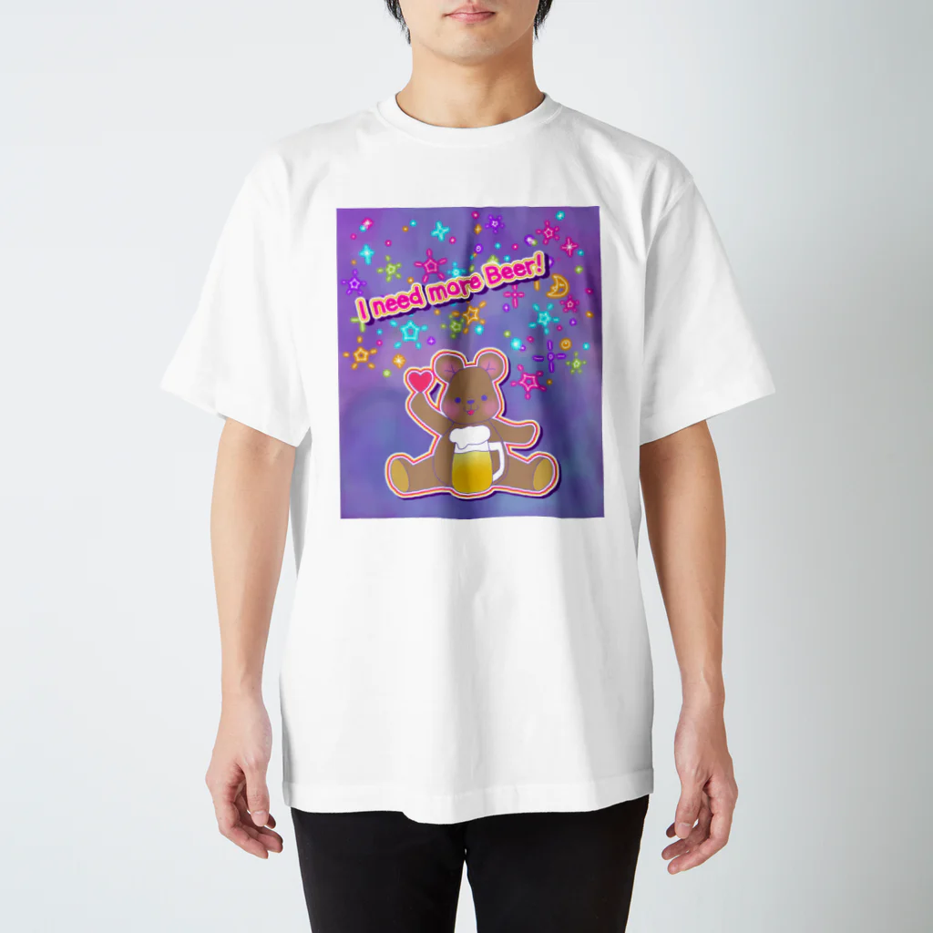 a-bow's workshop(あーぼぅズ ワークショップ)のI need more Beer!(背景あり) スタンダードTシャツ