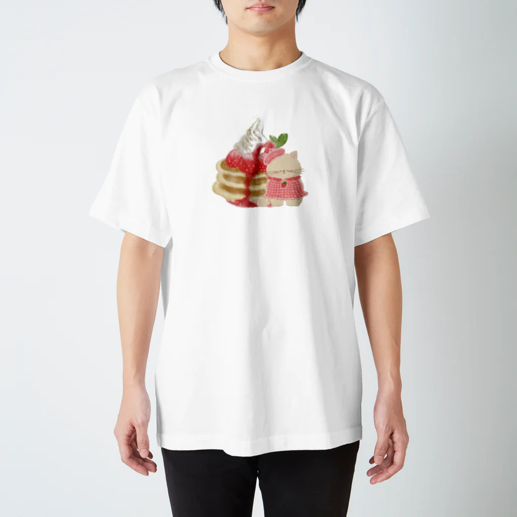 coeur.yu（クードットユー）のプーミーちゃんといちごのパンケーキ スタンダードTシャツ