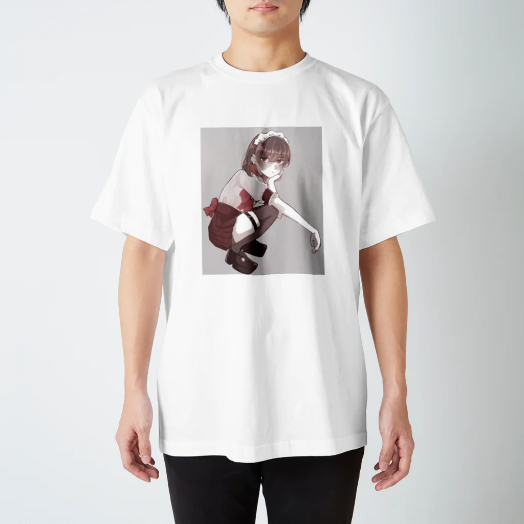 美衣の不服なメイドさん(背景あり) Regular Fit T-Shirt