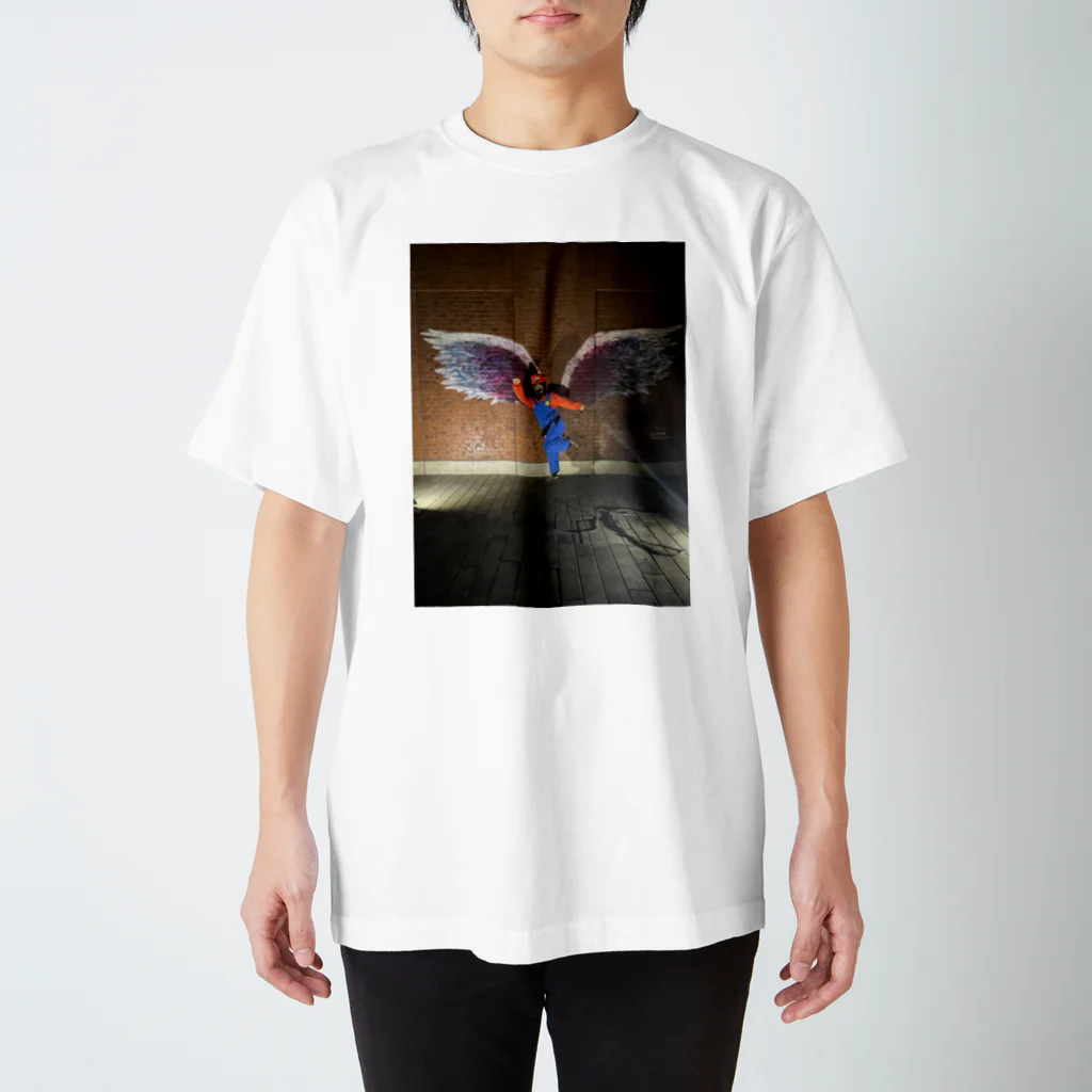 旅するマリオ配達員　放浪の旅中のオリジナルグッズ Regular Fit T-Shirt