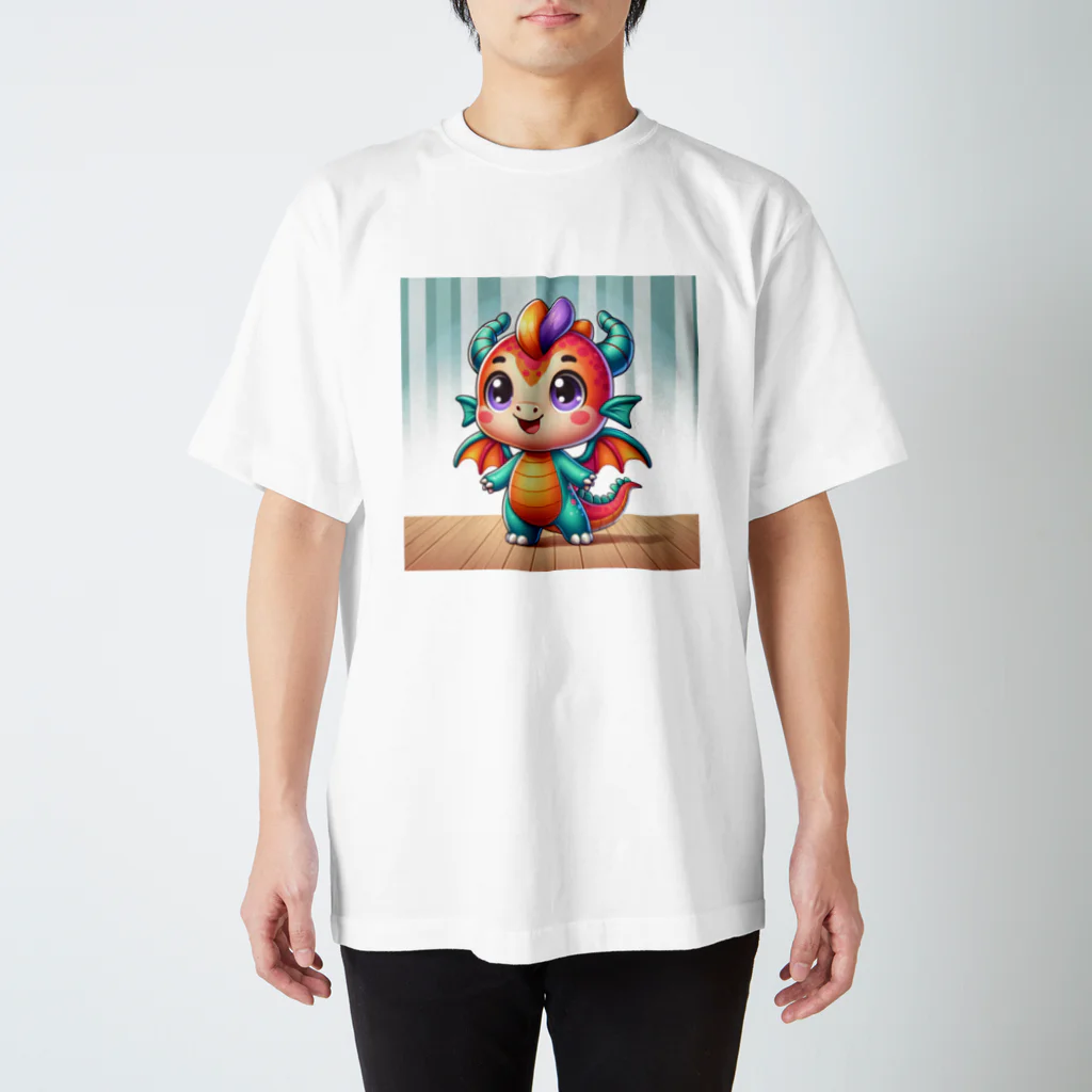 可愛らしいドラゴンのイラストグッズ店の魅力的なドラゴンのマスコットキャラクター Regular Fit T-Shirt