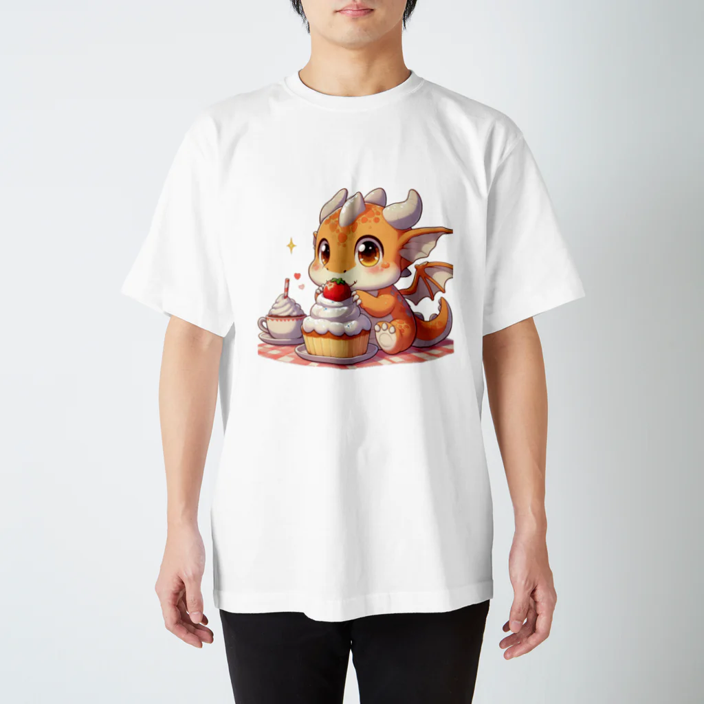 可愛らしいドラゴンのイラストグッズ店のかわいいキャラドラゴン Regular Fit T-Shirt