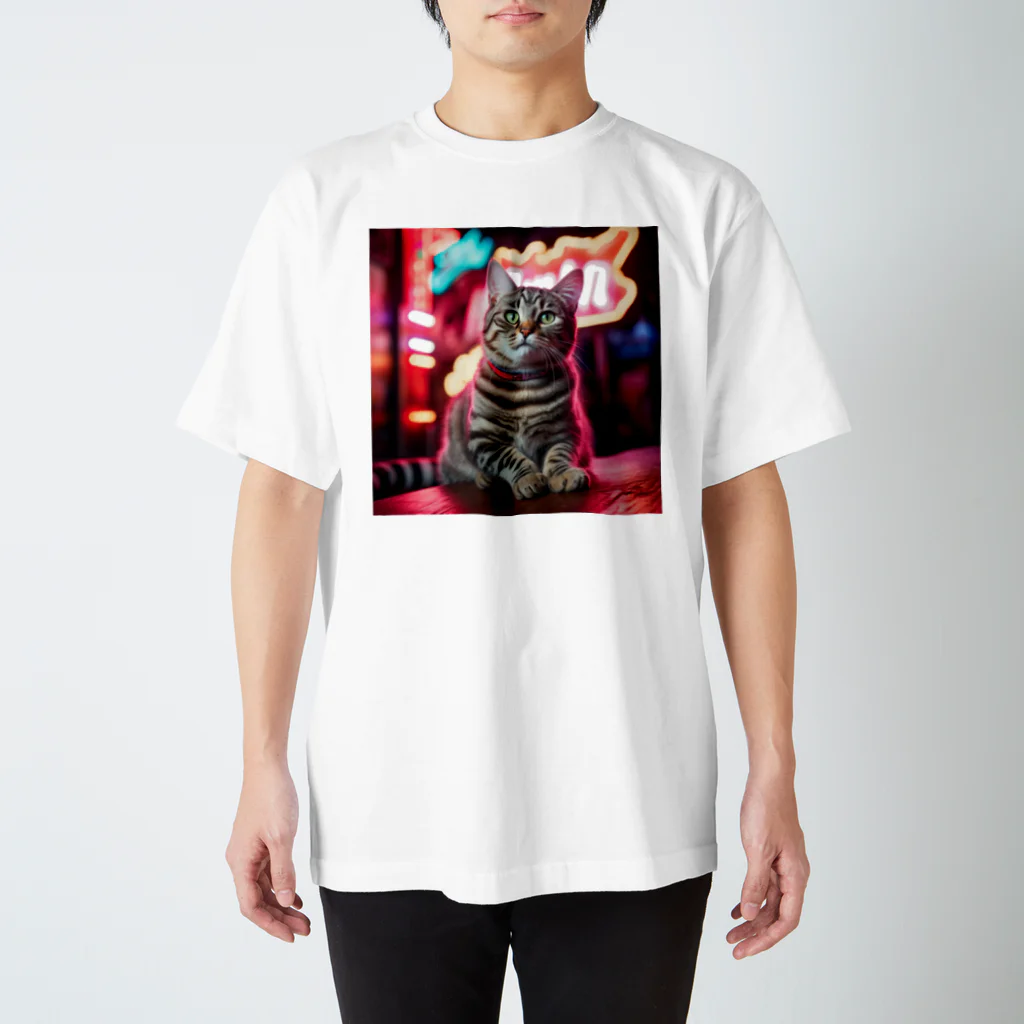 ネオンストリートANIMALのアメリカンショートヘア#3【ネオンストリートcat】 Regular Fit T-Shirt