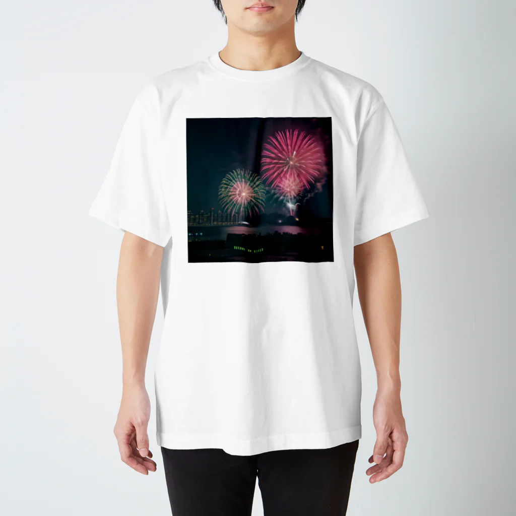 あかいはちの花火 Regular Fit T-Shirt