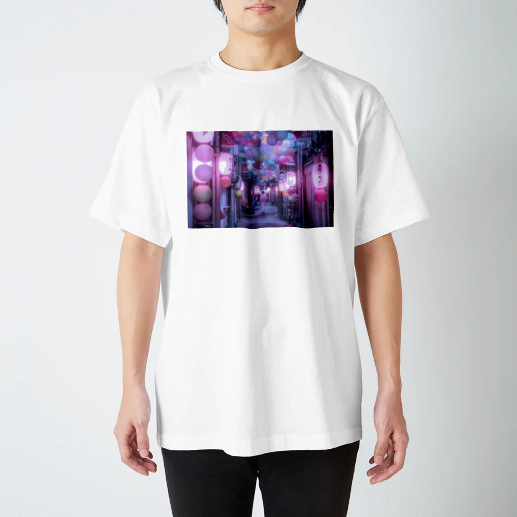 w.vv.vvのサイバーパンク夜の芸者写真 スタンダードTシャツ