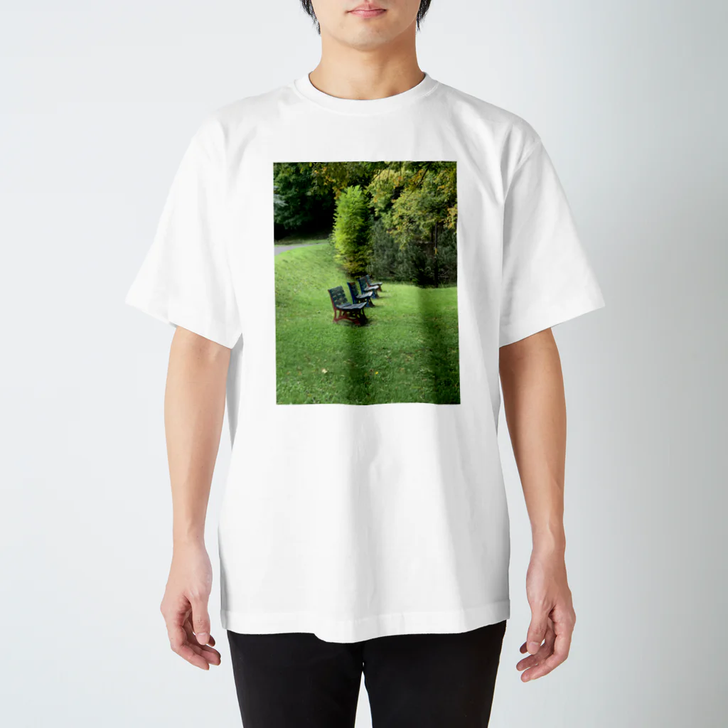 kurragommaクラヨンマの公園のベンチ スタンダードTシャツ