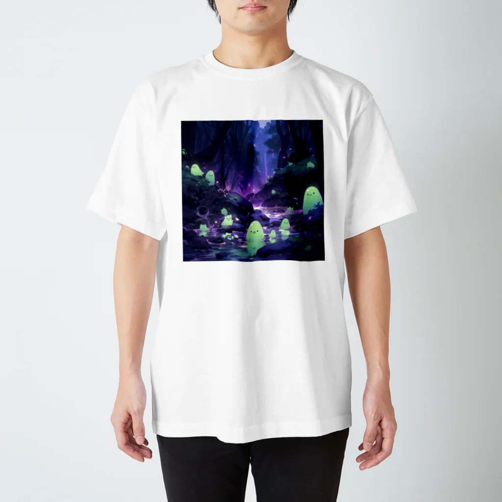 KAMIBUKROの夜の森に住むスライムモンスターの家族 スタンダードTシャツ