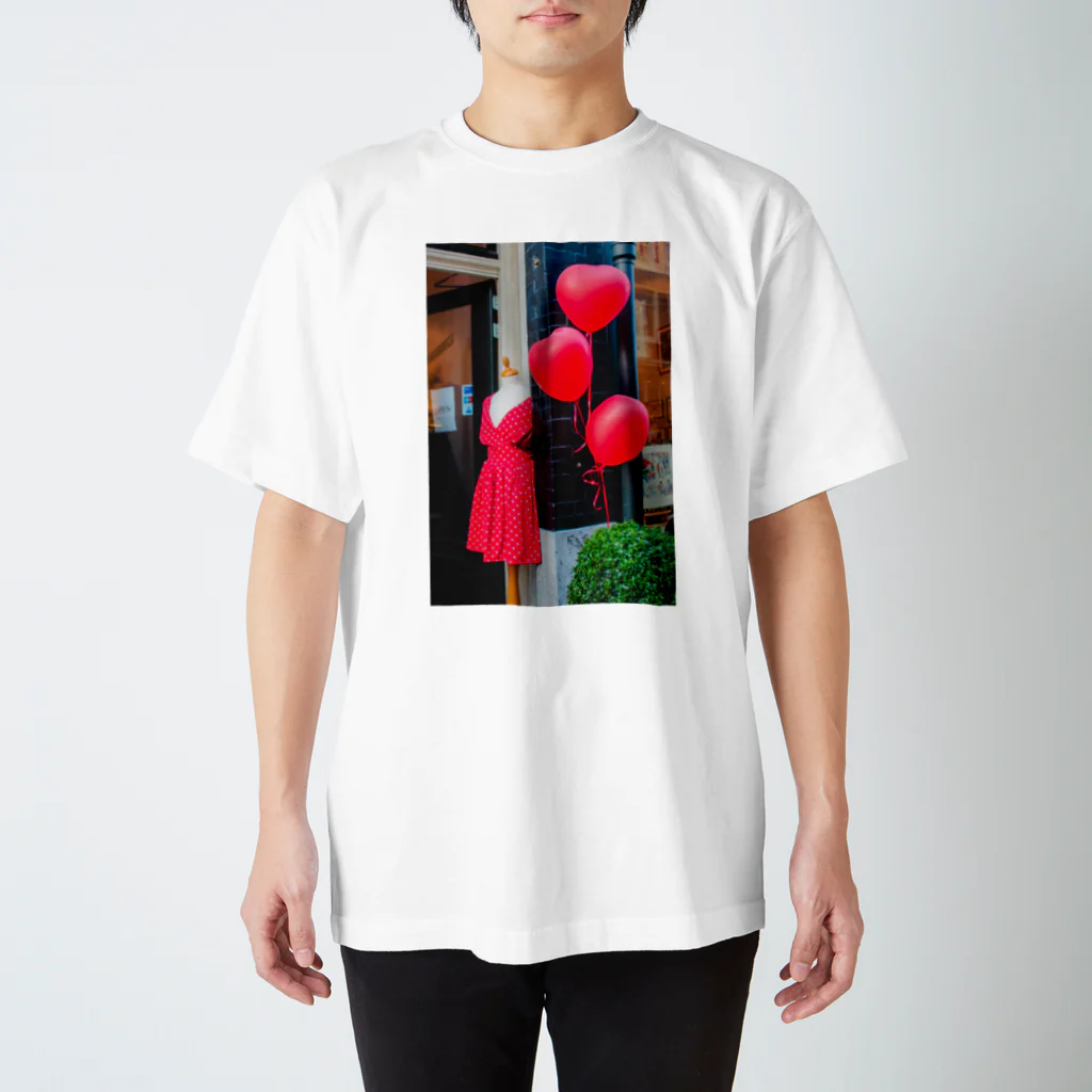 Atsuko Yamamotoのattractive red in  Amsterdam スタンダードTシャツ