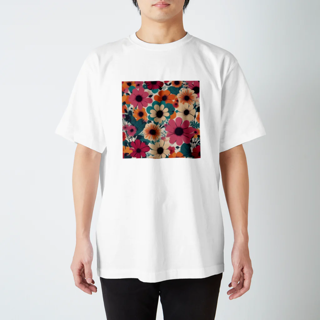 NATSUMAKITSUNEの北欧風　花柄　マリメッコ風 Regular Fit T-Shirt