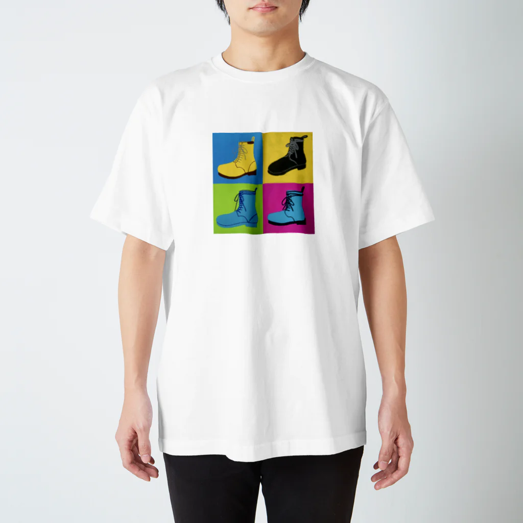 テイエンコウのお店 🦖🦕🦖🦕🦖のブーツのイラストのTシャツ Regular Fit T-Shirt