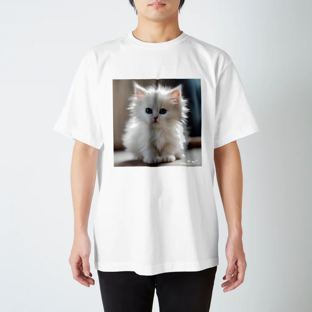 SkyBlueのキュートな子猫 スタンダードTシャツ