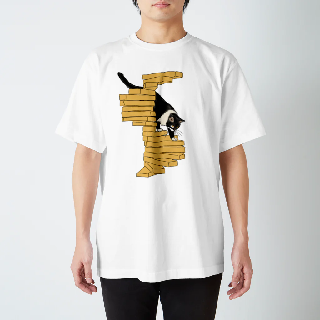 小鳥と映画館の階段を降りる猫 スタンダードTシャツ