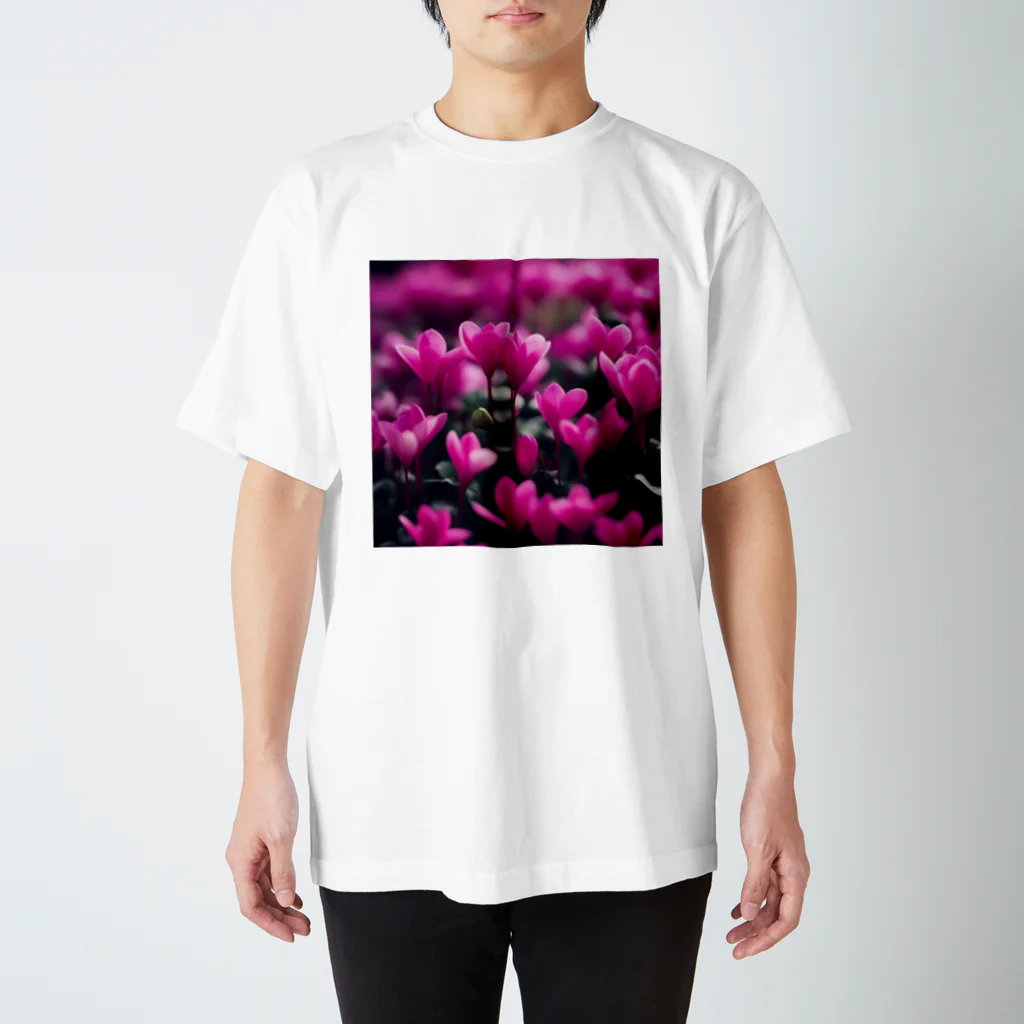 紅茶のシクラメン柄 Regular Fit T-Shirt