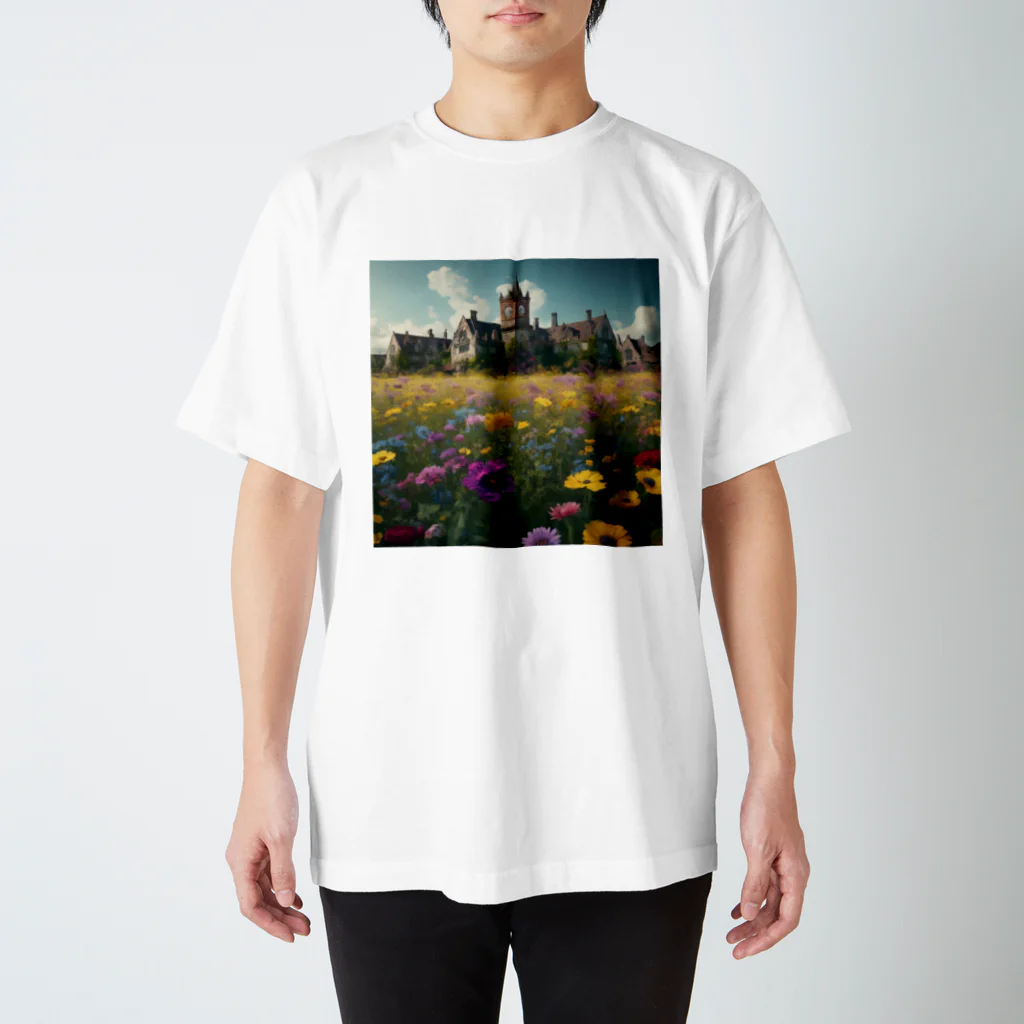 ハピネスの廃墟と花 Regular Fit T-Shirt