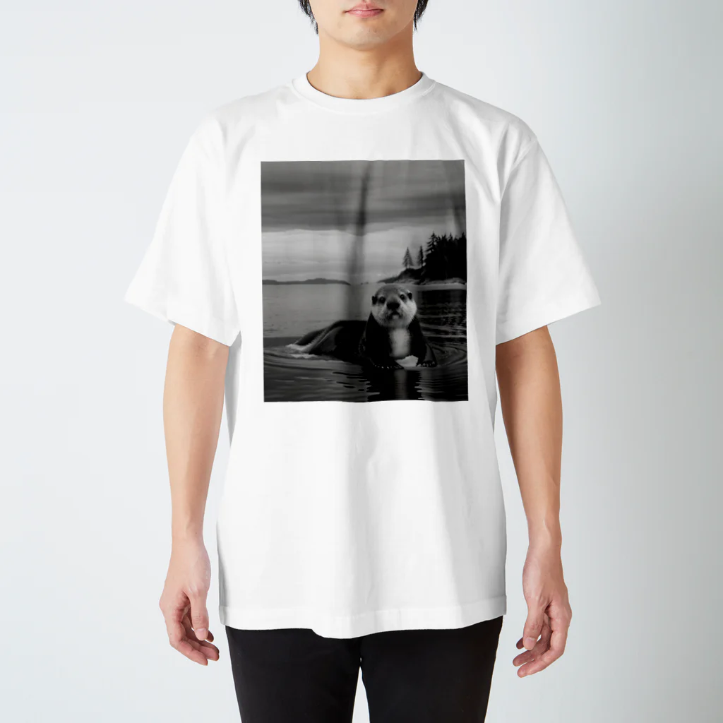 モノアニのカメラ目線のラッコ Regular Fit T-Shirt