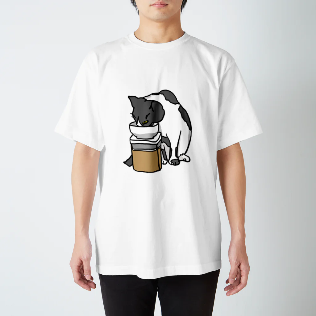 もちけらの牛柄猫ちゃんごはん中。 スタンダードTシャツ