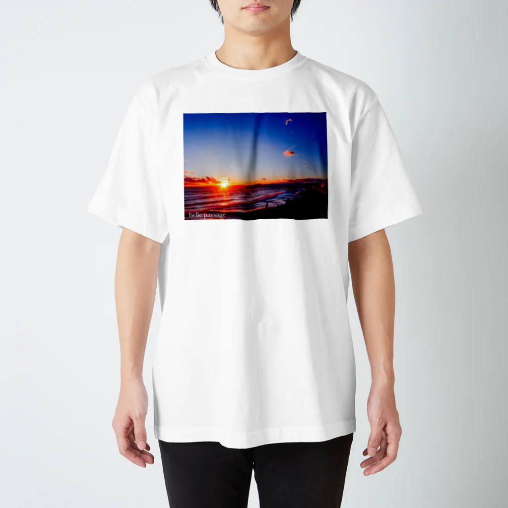 海のアーティスト　belle paysageのbelle paysage 湘南の夕日 スタンダードTシャツ