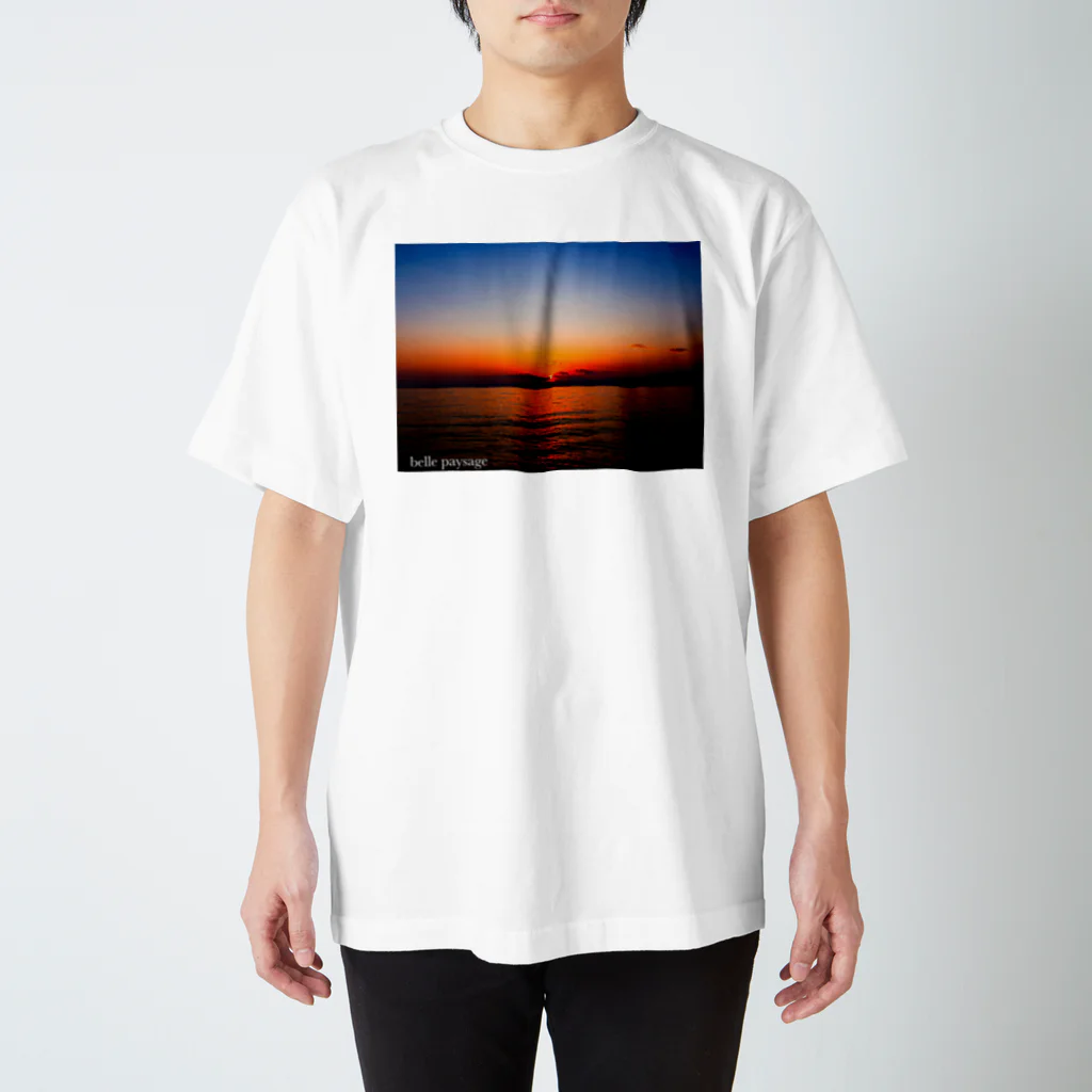 海のアーティスト　belle paysageのbelle paysage 江ノ島海岸の夕陽 Regular Fit T-Shirt