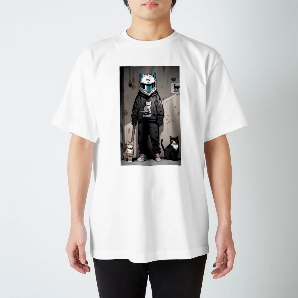 shiba9のヘルメット猫 Regular Fit T-Shirt