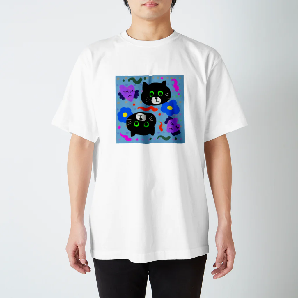 sara nerdの黒猫　2匹 スタンダードTシャツ