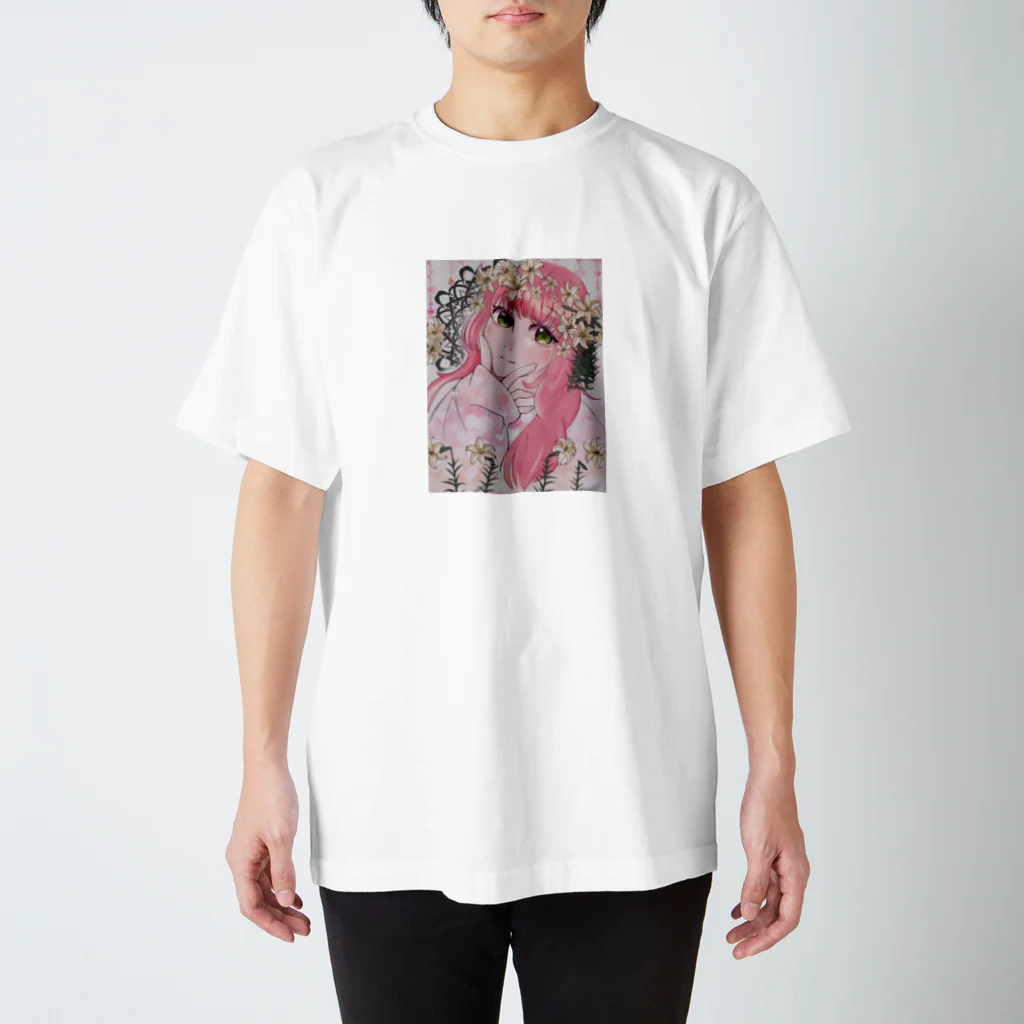 魔のお部屋のユリの中で Regular Fit T-Shirt