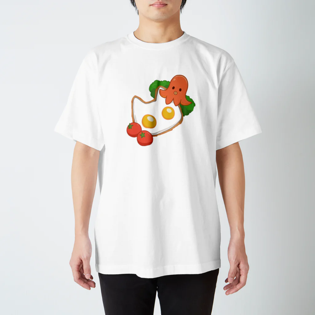 きょううんRRR・SUZURI支店のネコさん目玉焼きとタコさんウインナー スタンダードTシャツ