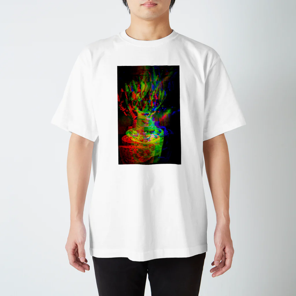 IKOTENYOKUのグリッチアート:アデニウム Regular Fit T-Shirt