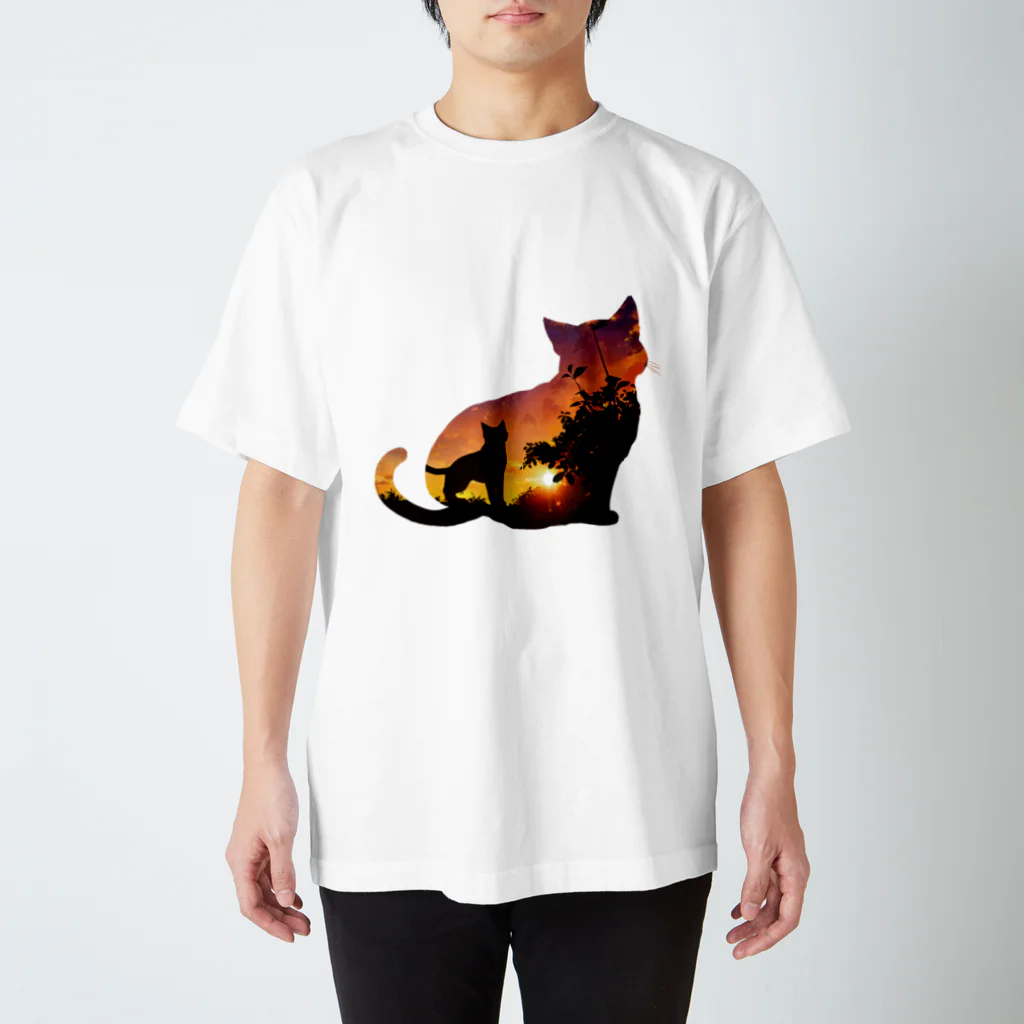 猫との風景の夕焼けと猫と猫002 スタンダードTシャツ